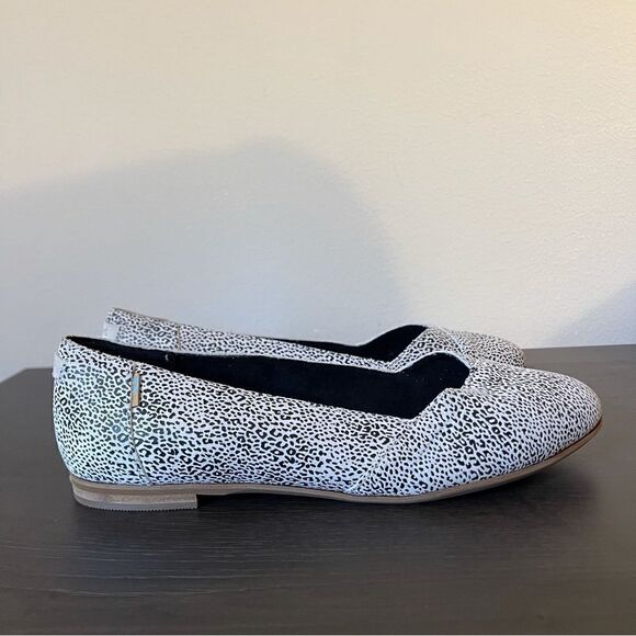 Toms flats size 7  - Picture 1 of 7
